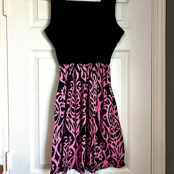None Dresses & Skirts - CUTE Black & Pink printed Dress size small